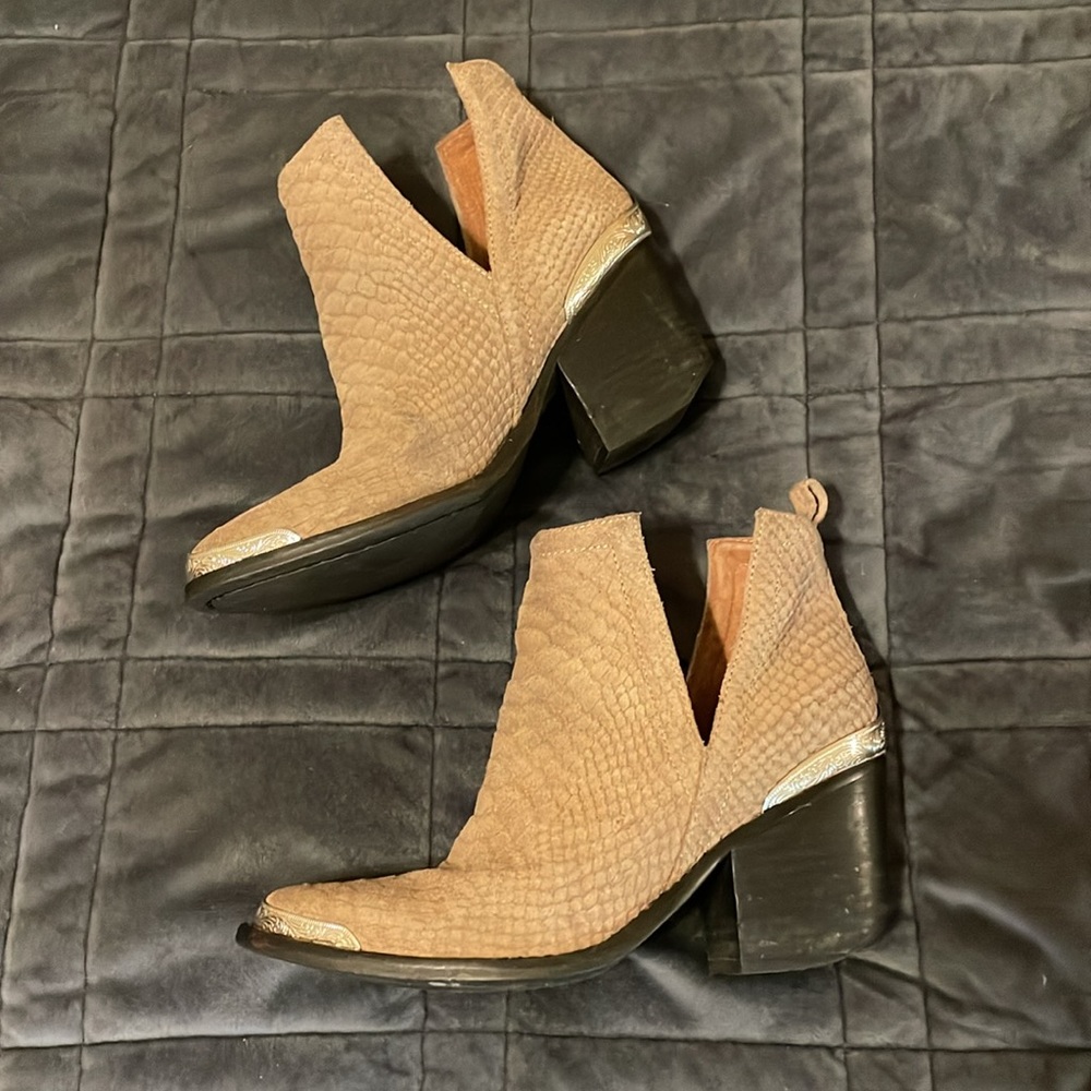 Jefferey Campbell Cromwell taupe booties